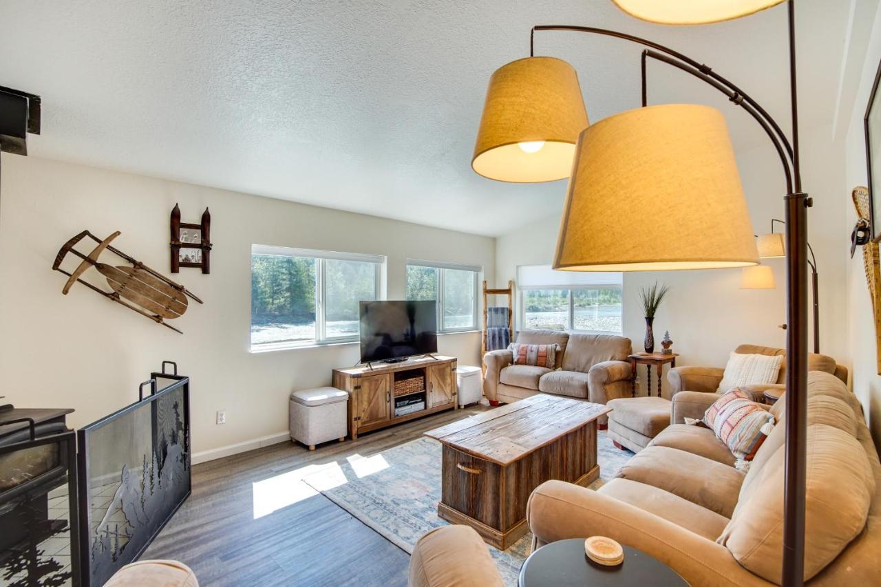Riverfront Home With Deck, Near Mount Rainier! Packwood Extérieur photo