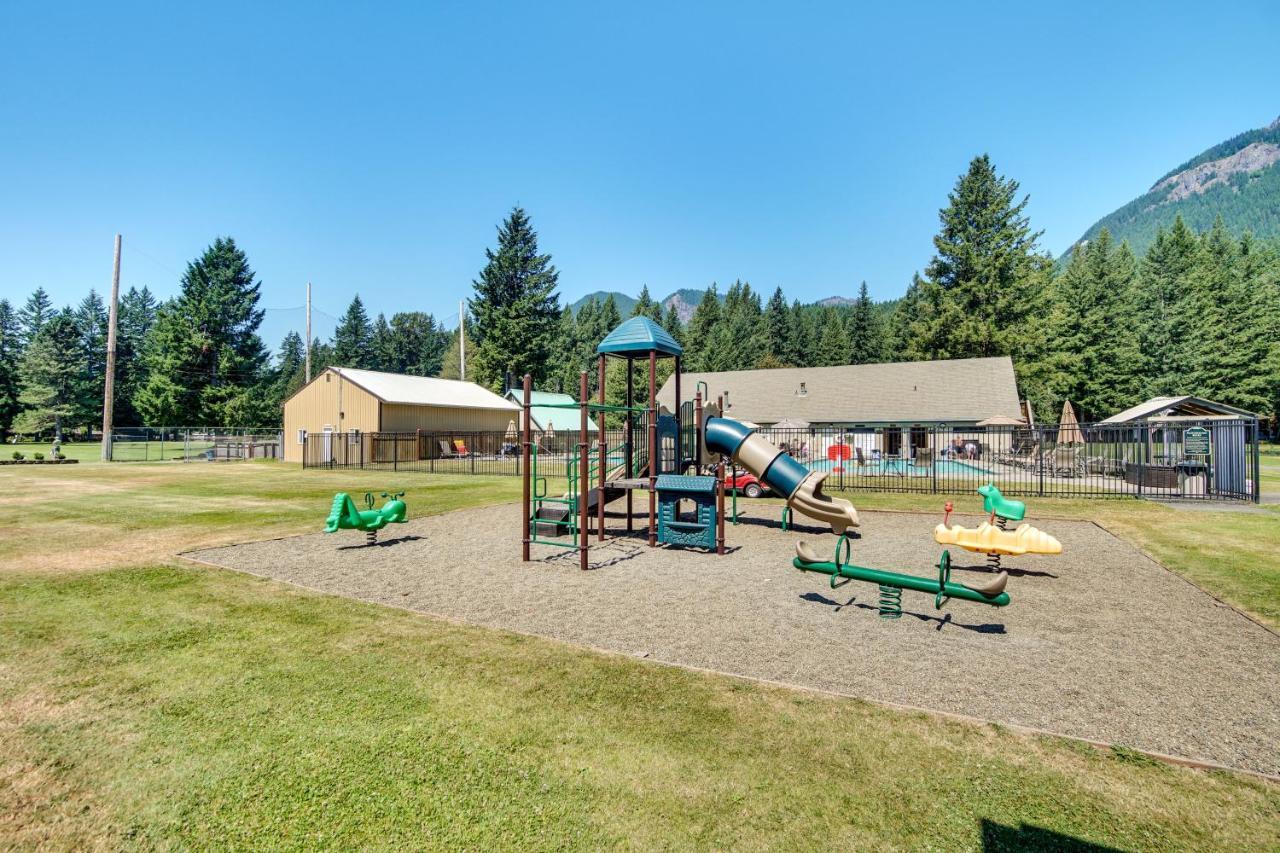 Riverfront Home With Deck, Near Mount Rainier! Packwood Extérieur photo