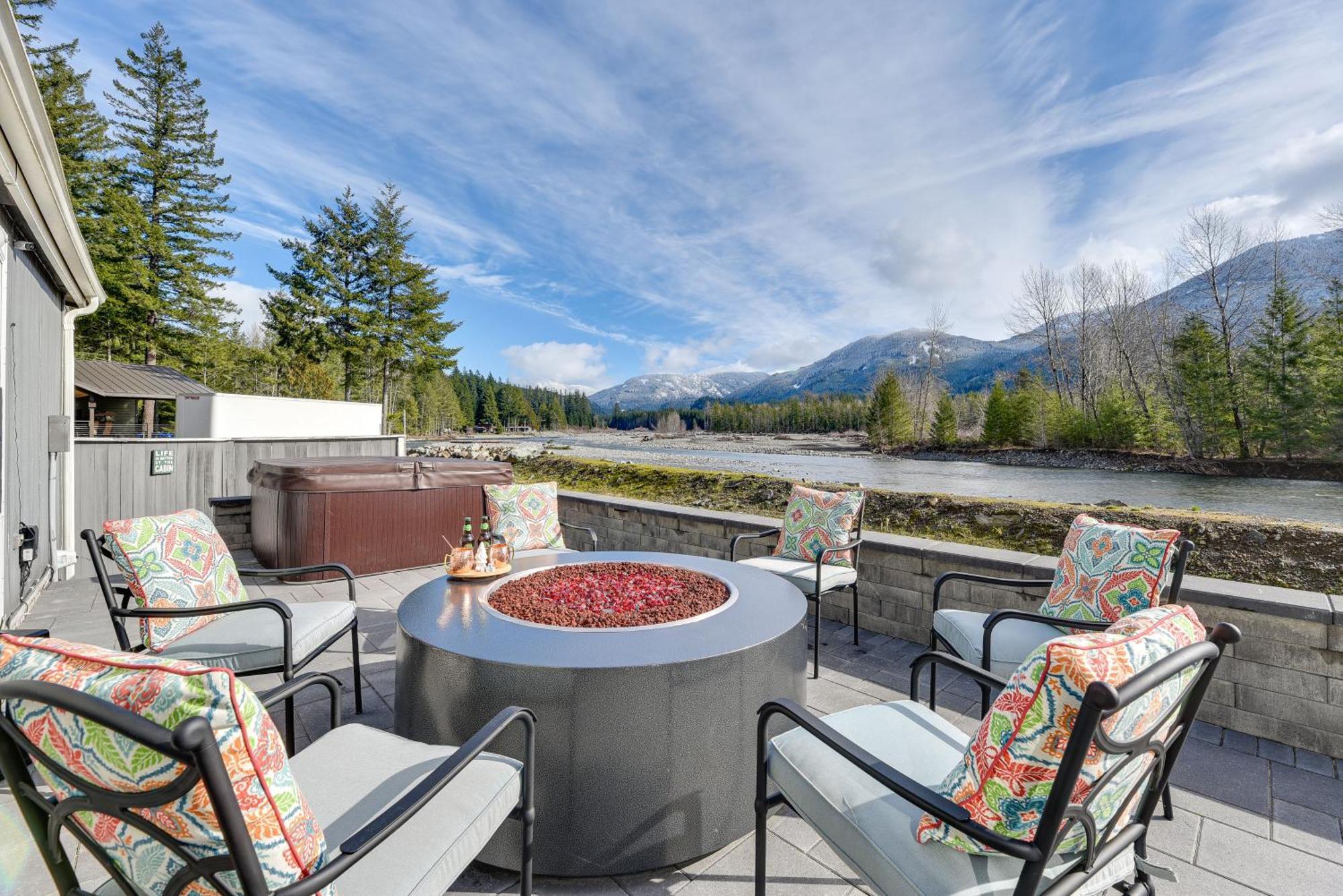 Riverfront Home With Deck, Near Mount Rainier! Packwood Extérieur photo