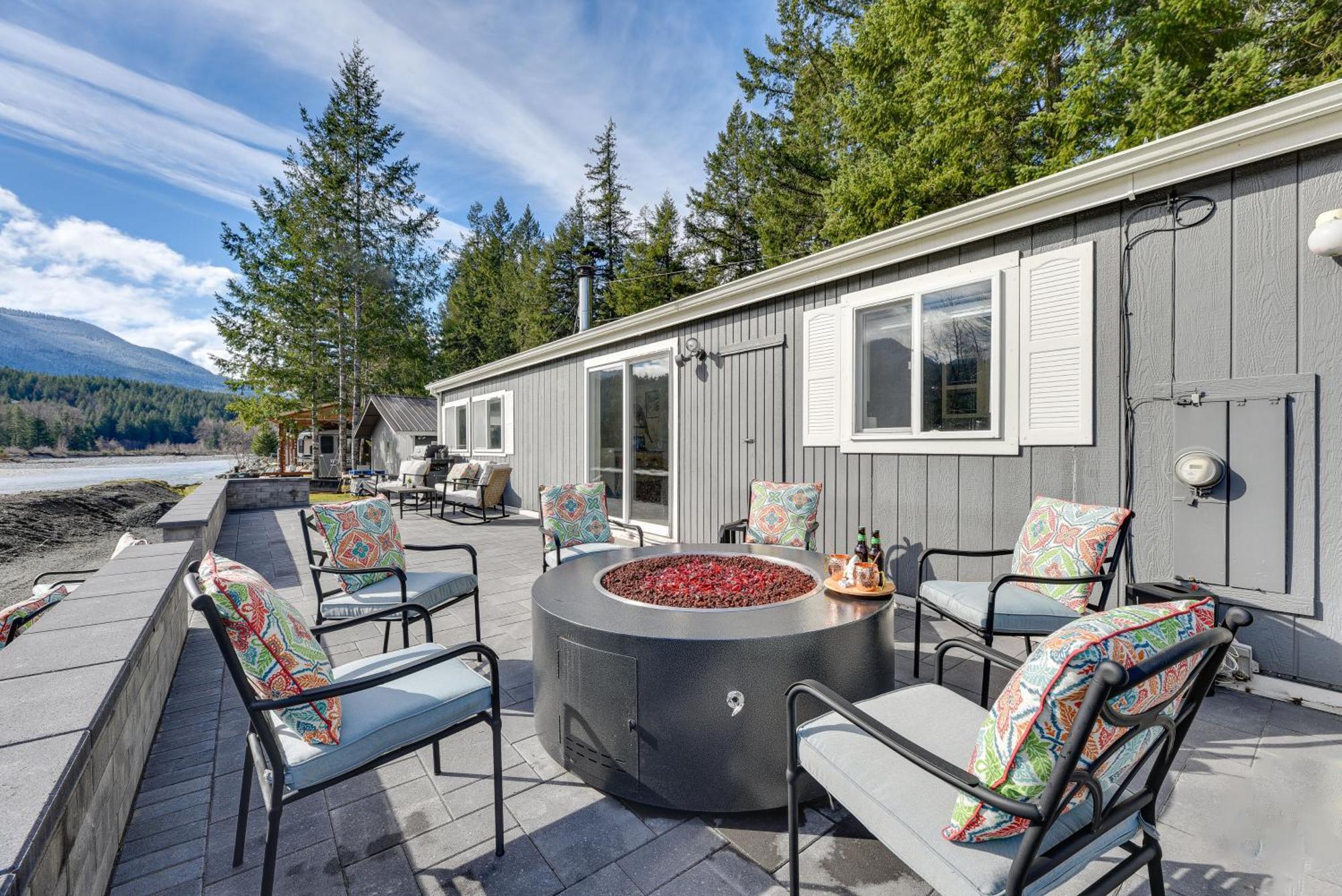 Riverfront Home With Deck, Near Mount Rainier! Packwood Extérieur photo