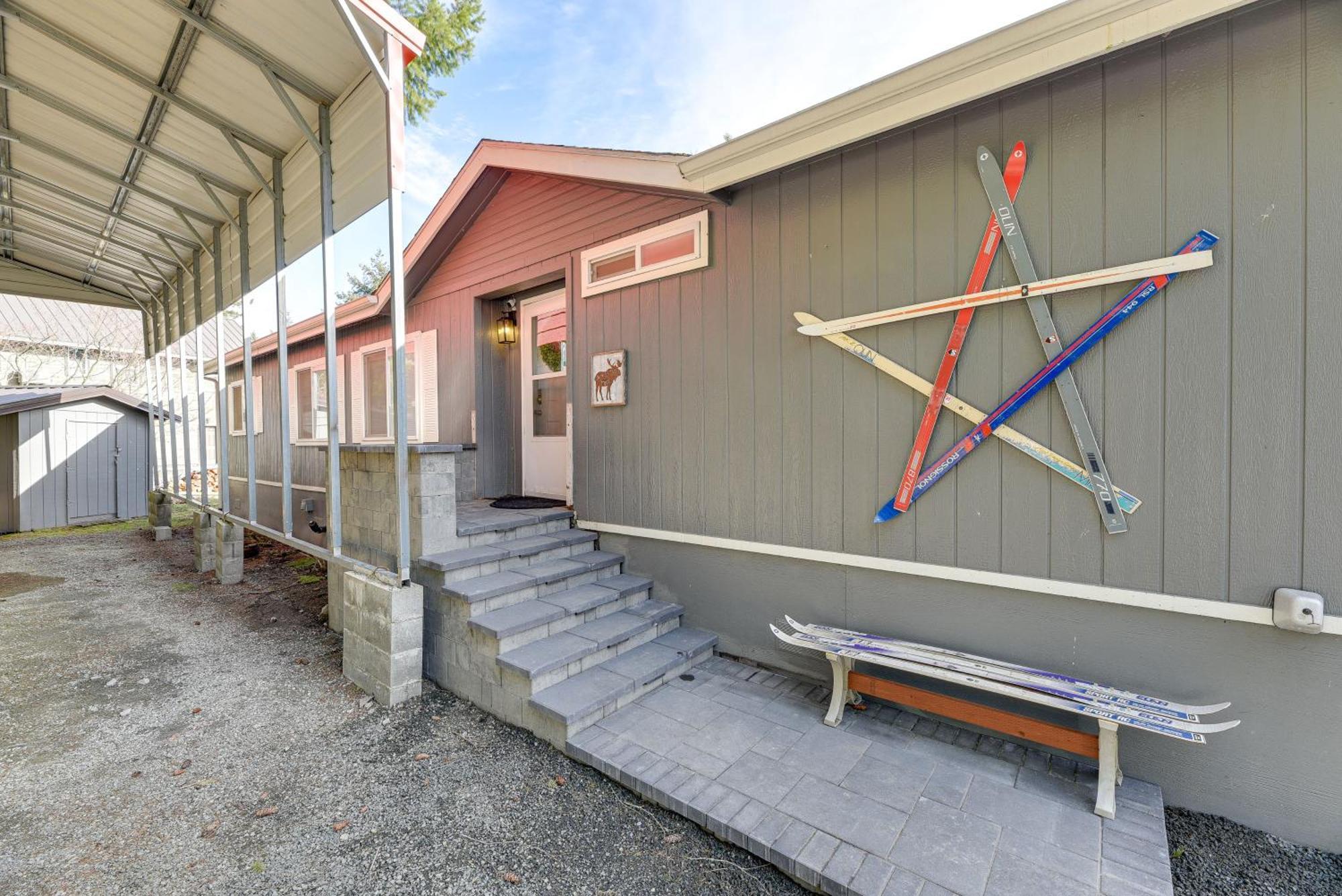 Riverfront Home With Deck, Near Mount Rainier! Packwood Extérieur photo
