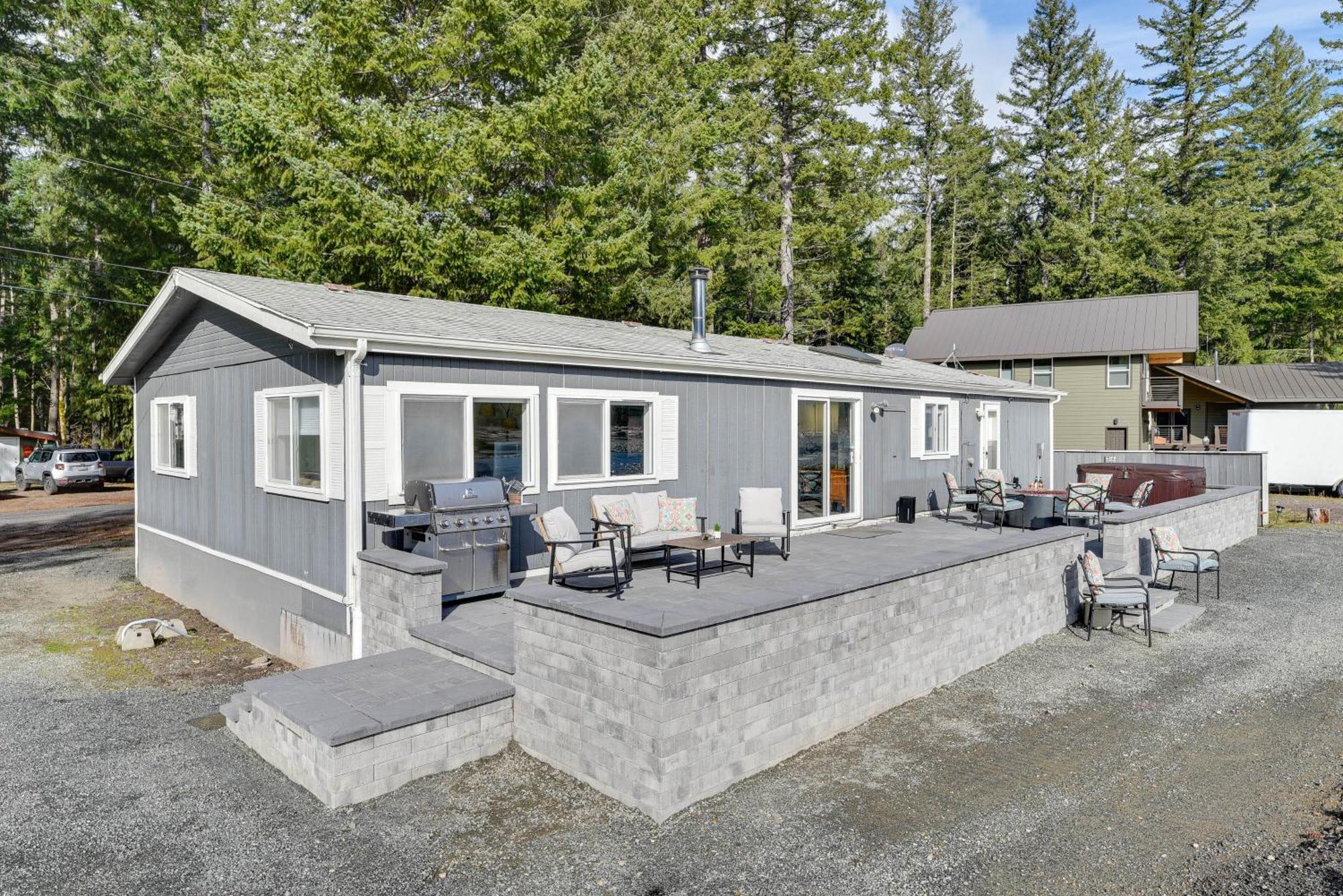 Riverfront Home With Deck, Near Mount Rainier! Packwood Extérieur photo