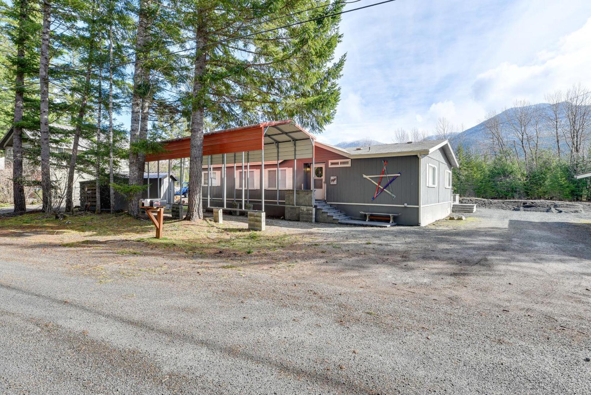 Riverfront Home With Deck, Near Mount Rainier! Packwood Extérieur photo