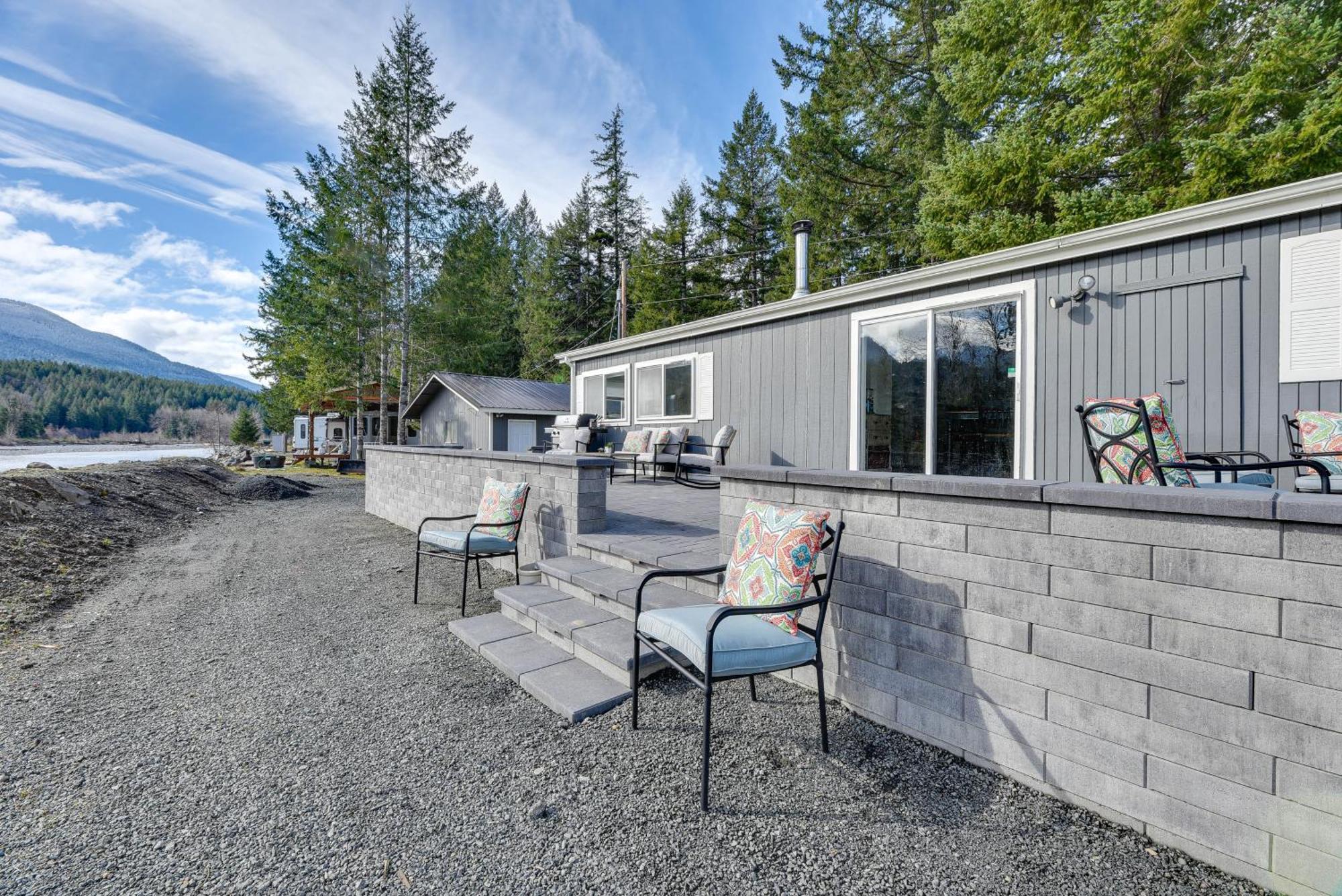 Riverfront Home With Deck, Near Mount Rainier! Packwood Extérieur photo