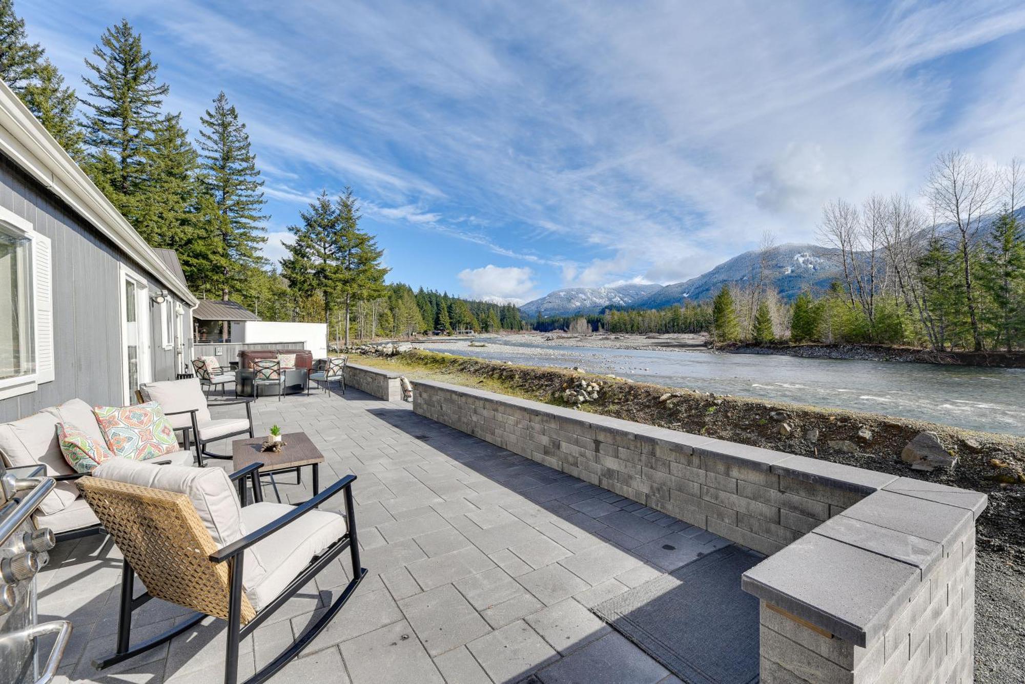 Riverfront Home With Deck, Near Mount Rainier! Packwood Extérieur photo