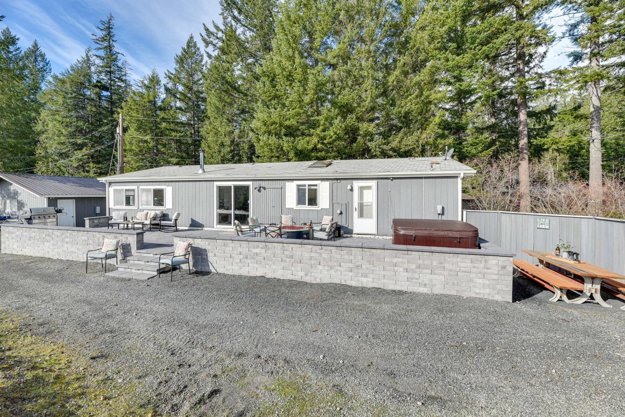 Riverfront Home With Deck, Near Mount Rainier! Packwood Extérieur photo